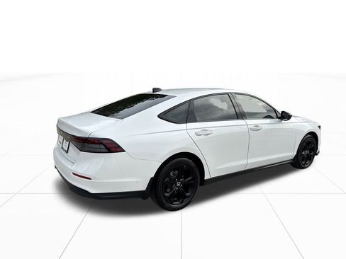 Certified 2025 Honda Accord SE image 9