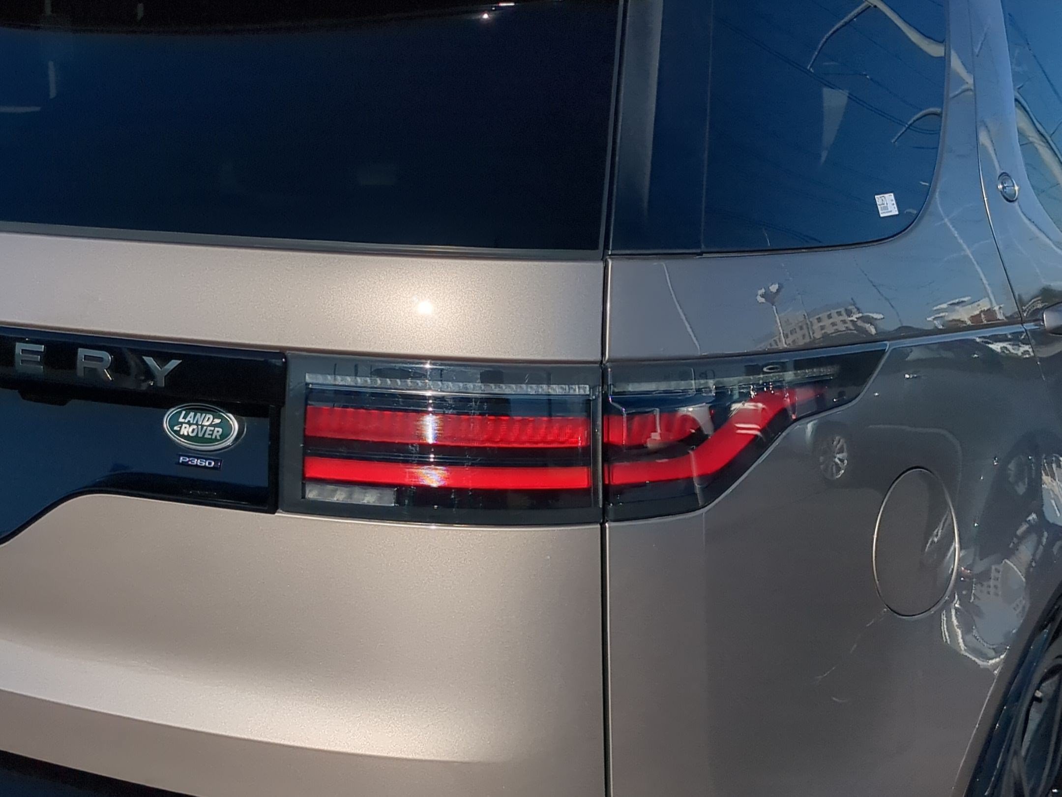 Used 2022 Land Rover Discovery HSE R-Dynamic AWD/4WD image 12