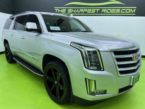 Used 2018 Cadillac Escalade ESV Luxury AWD/4WD image 2