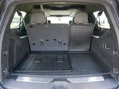 Used 2023 Chevrolet Suburban High Country AWD/4WD image 18