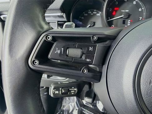 Certified 2023 Porsche Macan image 12
