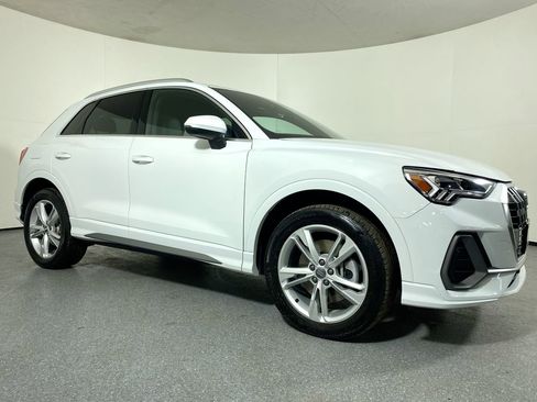 Used 2020 Audi Q3 2.0T Premium Plus w/ Premium Plus Package image 28