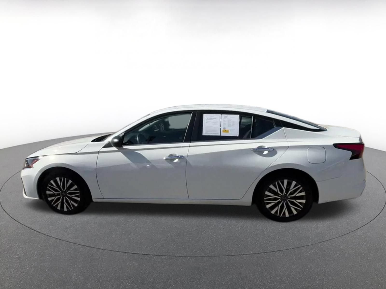 Used 2025 Nissan Altima 2.5 SV FWD image 8