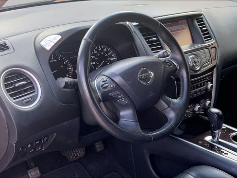 Used 2014 Nissan Pathfinder Platinum w/ Platinum Premium Package FWD image 17