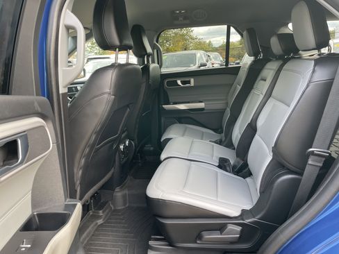 Used 2021 Ford Explorer XLT w/ Equipment Group 202A image 33