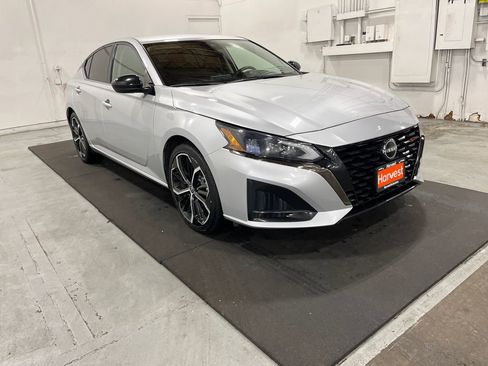 Used 2023 Nissan Altima 2.5 SR image 23