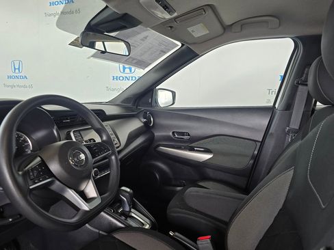 Used 2020 Nissan Kicks SV FWD image 11