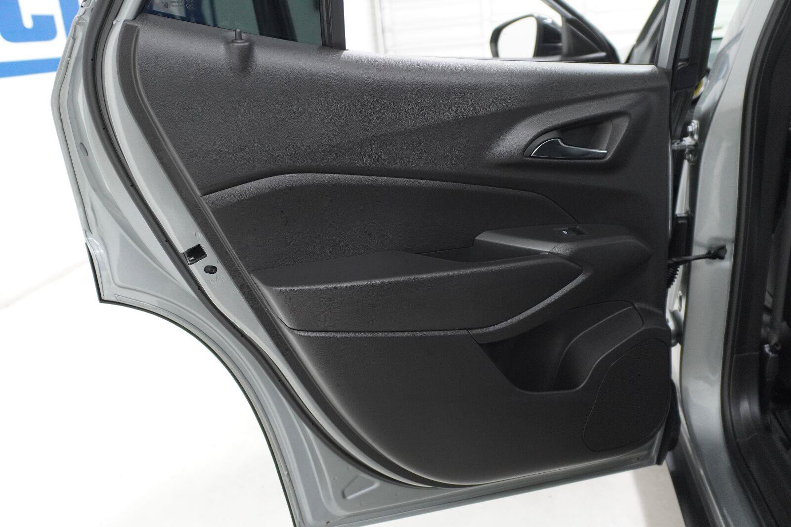 Used 2025 Chevrolet Trax ACTIV w/ Sunroof Package FWD image 29