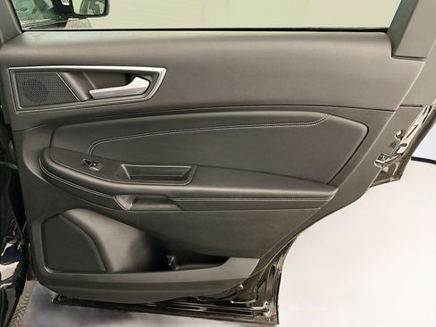 Used 2024 Ford Edge Titanium image 31