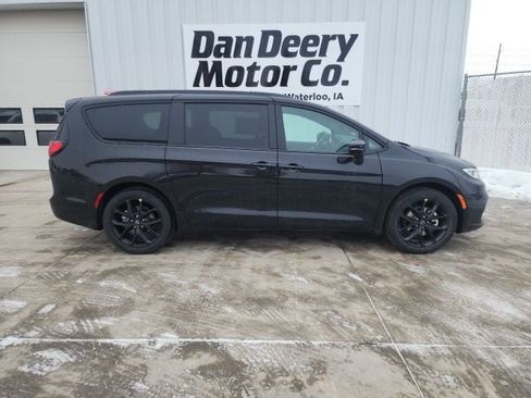 New 2026 Chrysler Pacifica Select w/ S Appearance Package FWD image 13