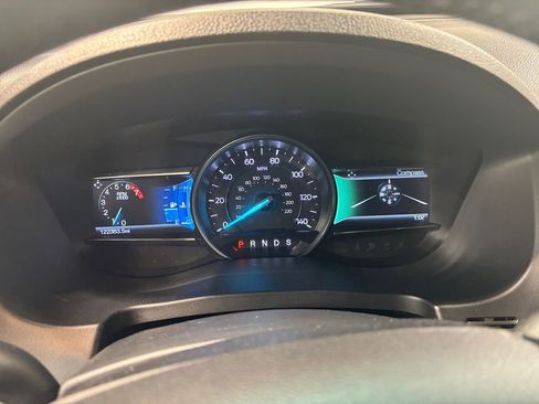Used 2016 Ford Explorer XLT w/ Equipment Group 201A AWD/4WD image 18