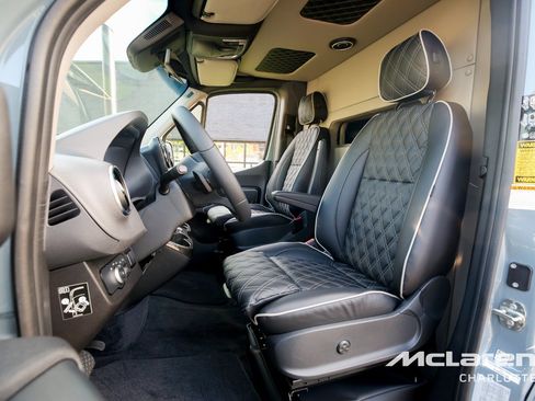 Used 2023 Mercedes-Benz Sprinter 3500 image 9