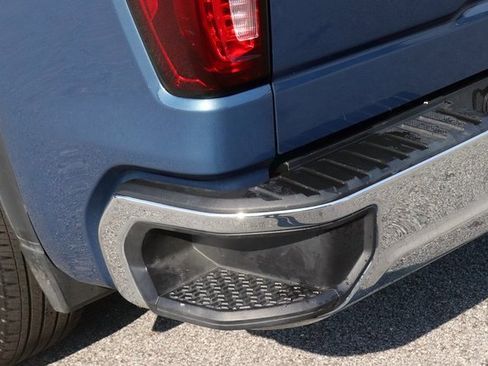 Used 2024 GMC Sierra 1500 SLT image 10