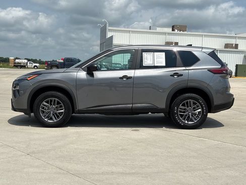 Used 2024 Nissan Rogue S AWD/4WD image 2