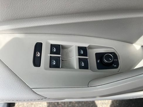 Used 2022 Volkswagen Jetta SE FWD image 18