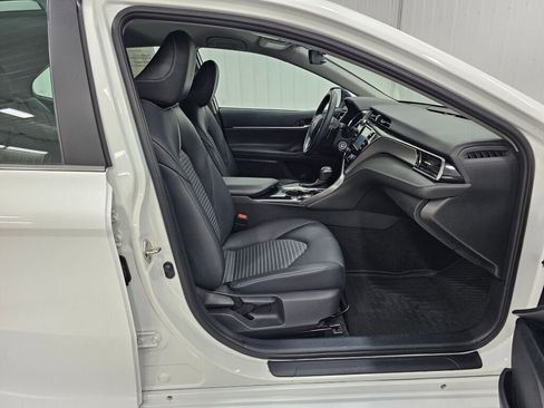 Used 2020 Toyota Camry SE image 7