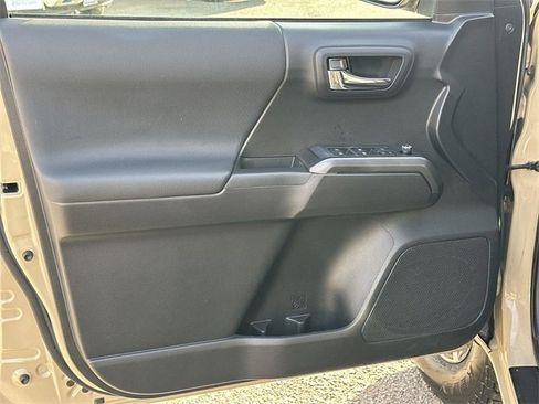 Used 2018 Toyota Tacoma TRD Off-Road image 19