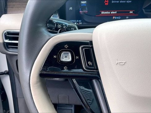 Used 2023 Lincoln Corsair Reserve FWD image 13