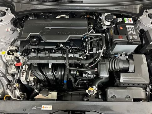 Used 2023 Hyundai Elantra SE FWD image 15
