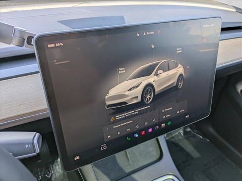 Used 2024 Tesla Model Y Long Range AWD/4WD image 11