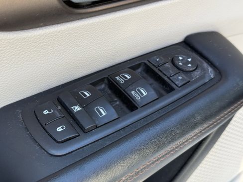 Used 2018 Chrysler Pacifica Touring Plus image 26