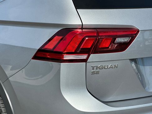 Used 2021 Volkswagen Tiguan SE R-Line FWD image 38