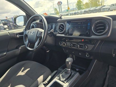Used 2017 Toyota Tacoma TRD Off-Road w/ Tow Package (A/T) AWD/4WD image 10
