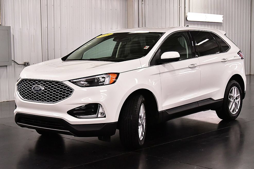 Used 2023 Ford Edge SEL w/ Convenience Package AWD/4WD image 3
