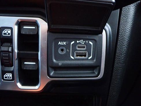 Used 2022 Jeep Gladiator Sport image 18