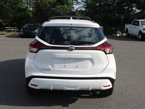 Used 2023 Nissan Kicks SR w/ Interior Electronics Package FWD image 7