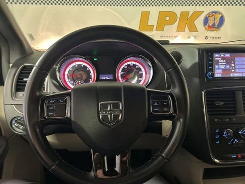 Used 2018 Dodge Grand Caravan SXT FWD image 17