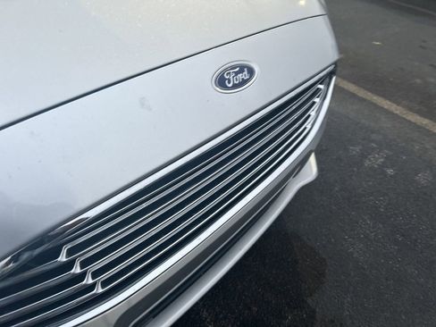 Used 2017 Ford Fusion SE image 4