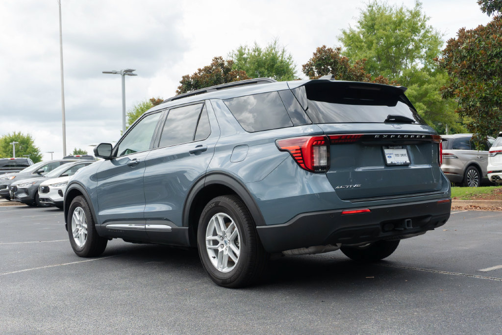 Used 2025 Ford Explorer Active RWD image 7