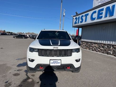 Used 2019 Jeep Grand Cherokee Trailhawk w/ Trailhawk Luxury Group AWD/4WD image 2