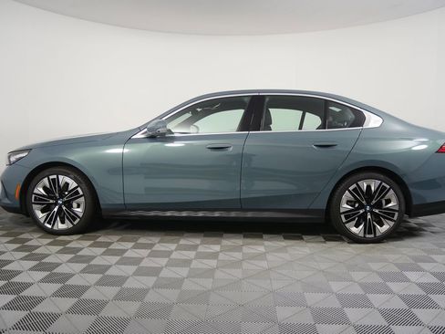 Certified 2025 BMW 530i image 6