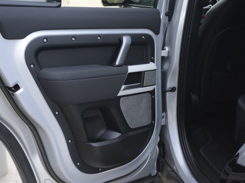 Used 2023 Land Rover Defender 130 X-Dynamic SE AWD/4WD image 33