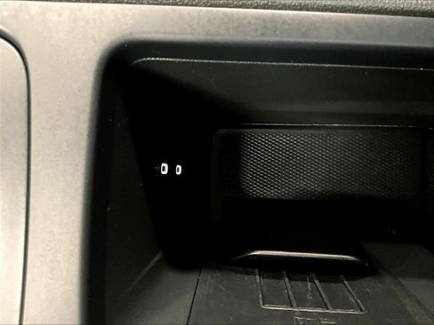 Used 2025 Volkswagen Tiguan SE w/ Panoramic Sunroof Package image 37