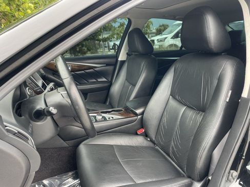 Used 2019 INFINITI Q50 Luxe RWD image 2