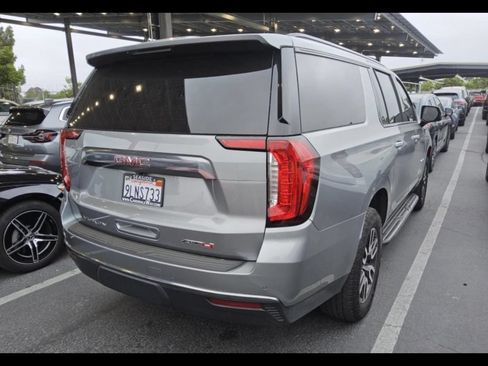 Used 2024 GMC Yukon XL AT4 w/ Technology Package AWD/4WD image 9