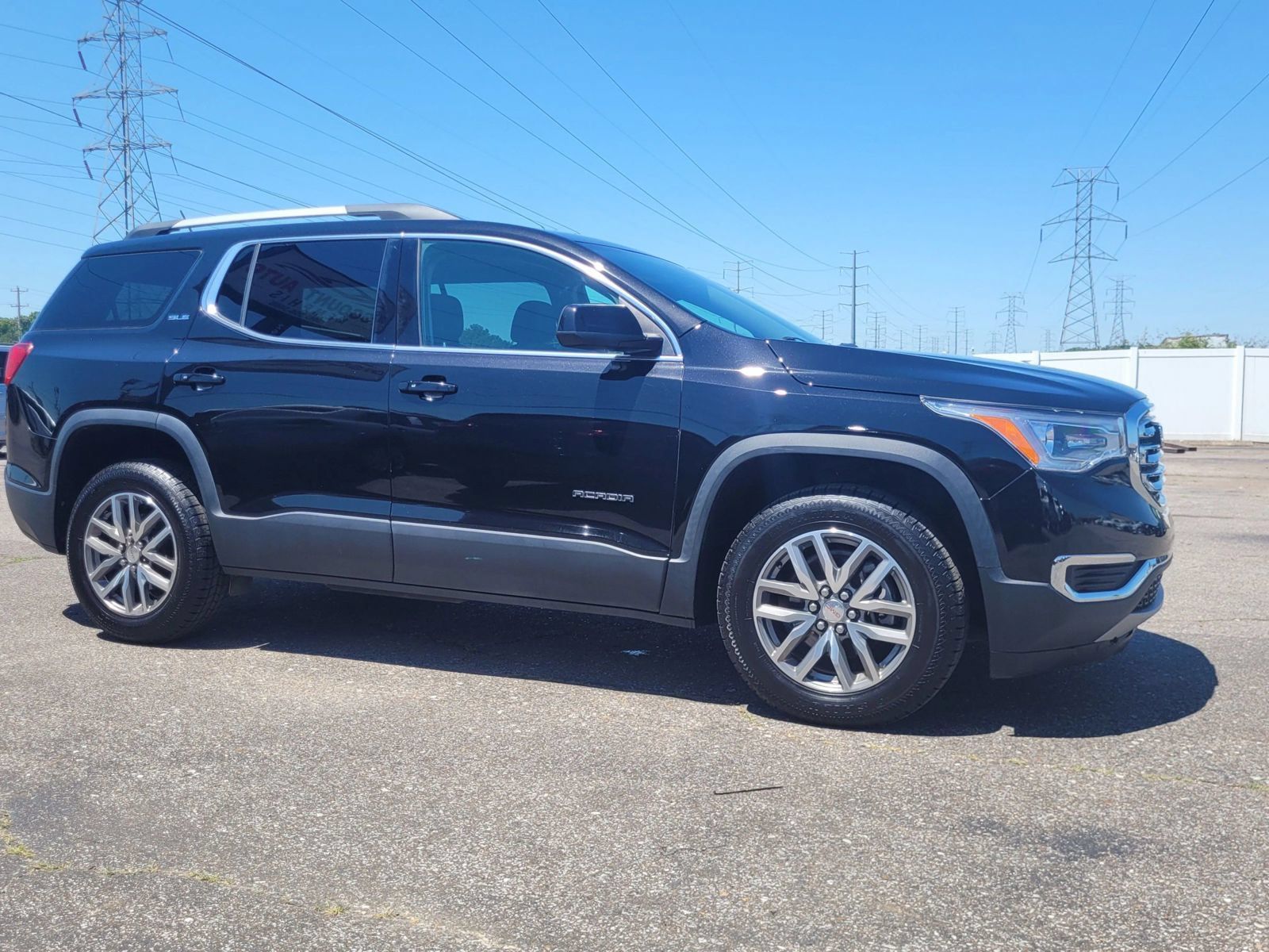Used 2017 GMC Acadia SLE w/ Driver Alert Package I FWD image 3