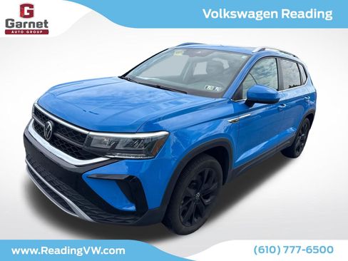 Used 2023 Volkswagen Taos SE w/ Panoramic Sunroof Package AWD/4WD image 1