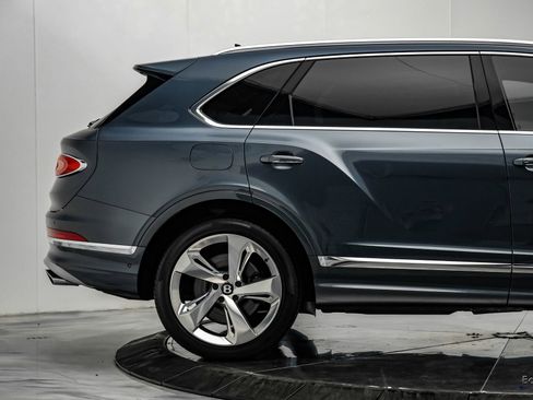 Used 2023 Bentley Bentayga Extended Wheelbase AWD/4WD image 20
