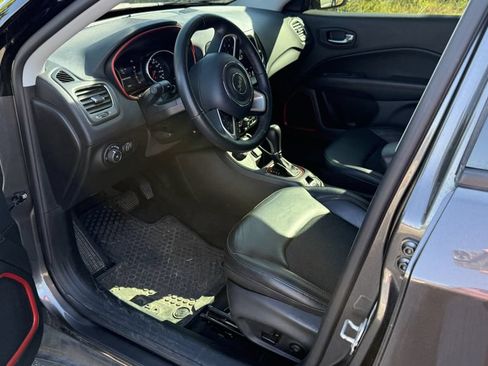 Used 2019 Jeep Compass Trailhawk w/ Cold Weather Group AWD/4WD image 3