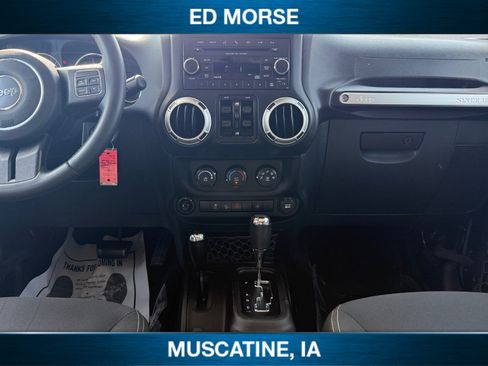 Used 2016 Jeep Wrangler Unlimited Sahara w/ Connectivity Group AWD/4WD image 11