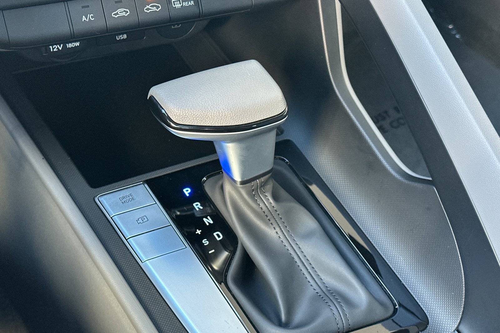 Certified 2026 Hyundai Elantra SE FWD image 23