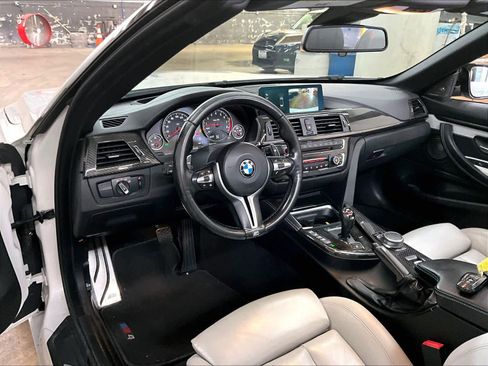 Used 2018 BMW M4 Convertible RWD image 15