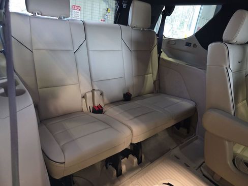 Used 2023 Cadillac Escalade Premium Luxury w/ Performance Package image 6