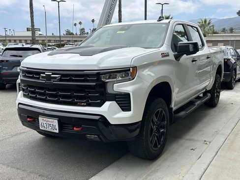 Used 2025 Chevrolet Silverado 1500 LT Trail Boss w/ Convenience Package II AWD/4WD image 2