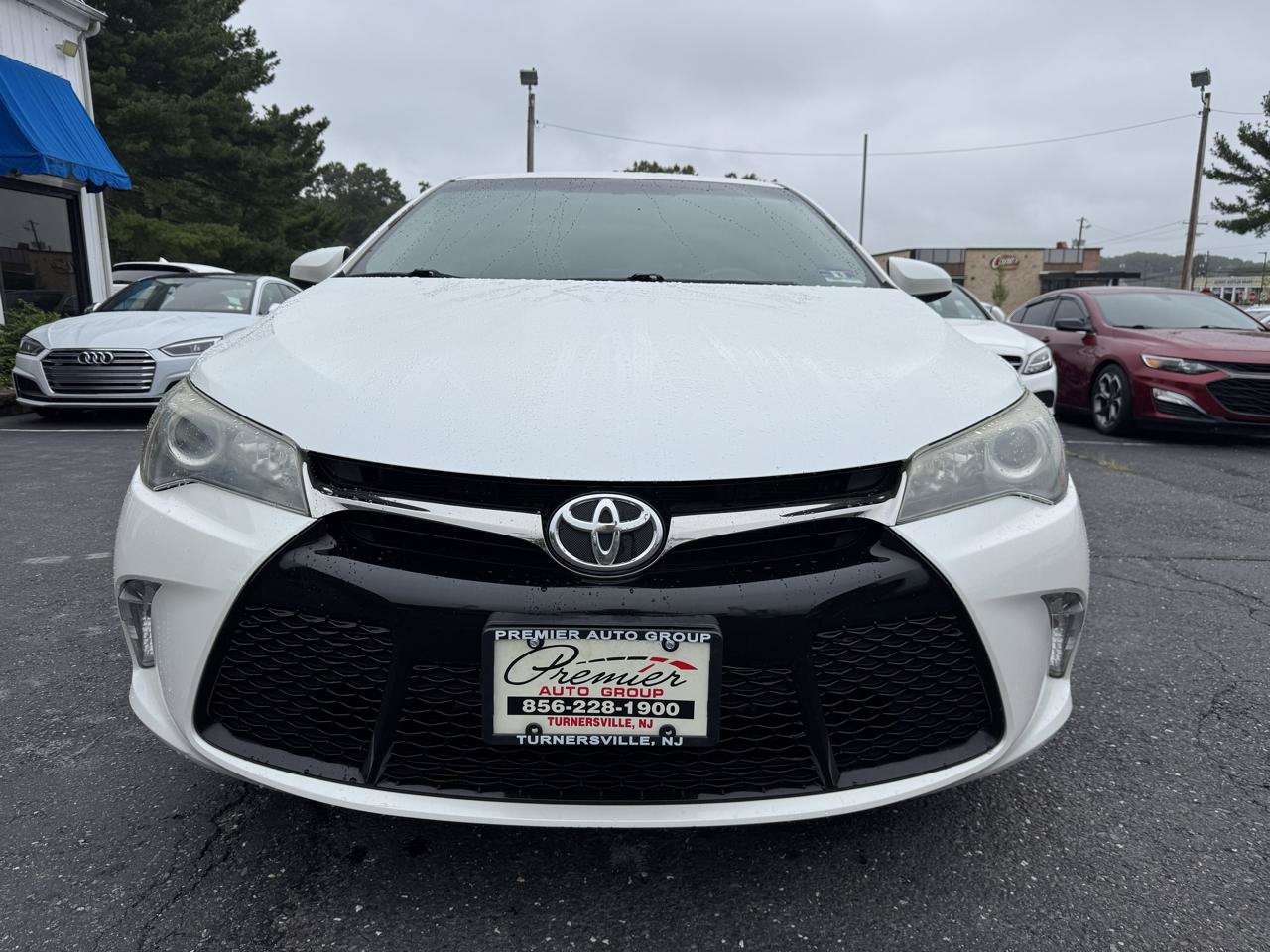 Used 2015 Toyota Camry SE FWD image 2