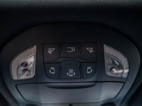 Used 2025 Chrysler Pacifica Limited FWD image 36